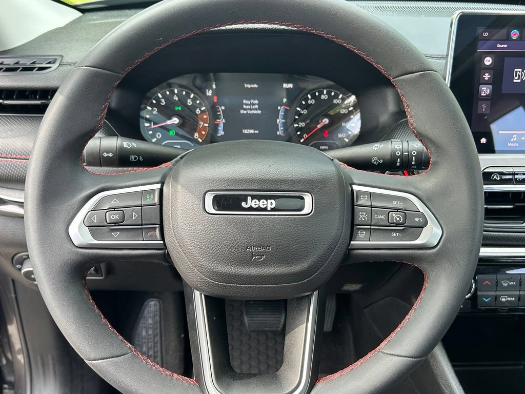 Used 2022 Jeep Compass Trailhawk w/ Sun and Sound Group AWD/4WD image 21