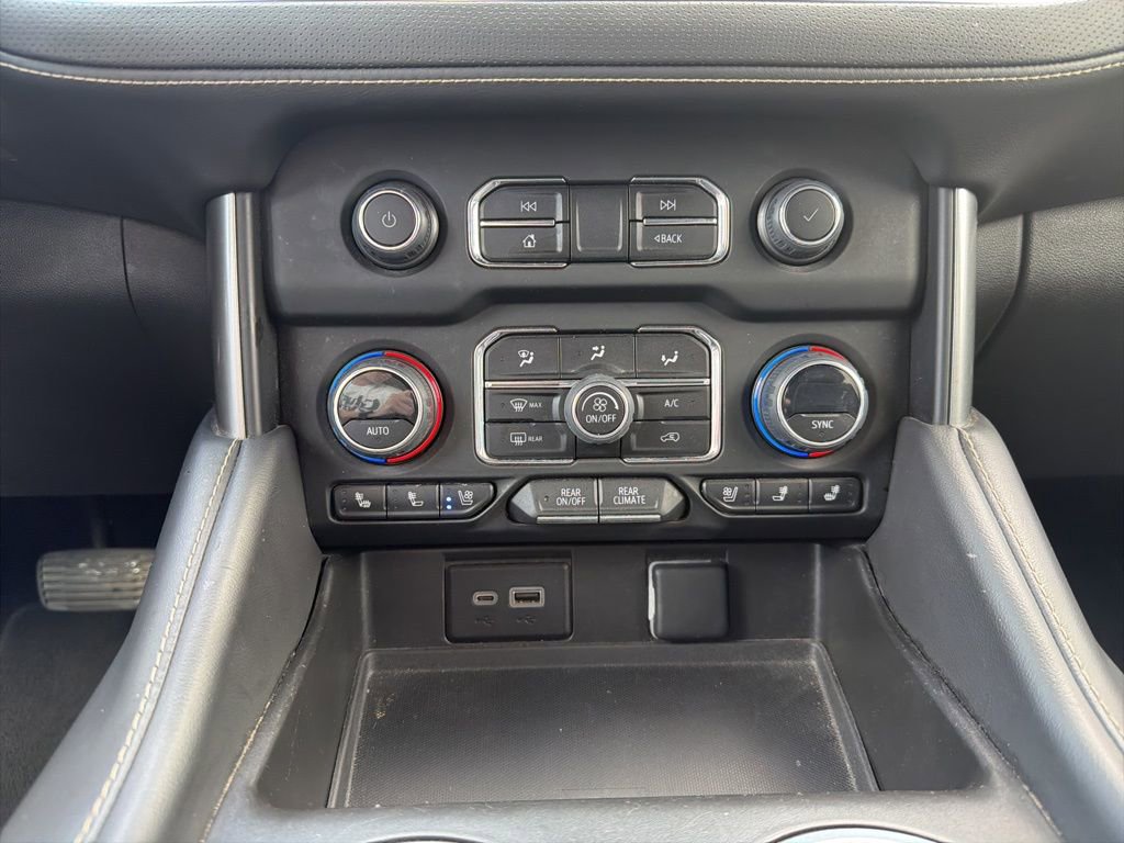 Used 2023 Chevrolet Suburban Premier AWD/4WD image 17