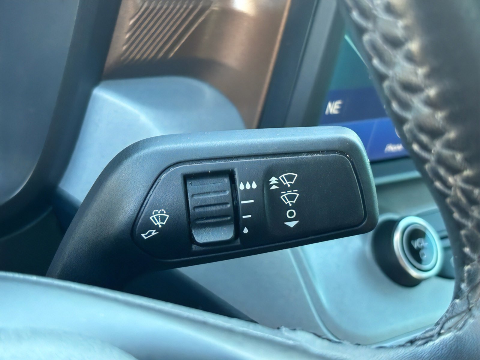 Used 2023 Ford Maverick Lariat w/ Lariat Luxury Package image 16