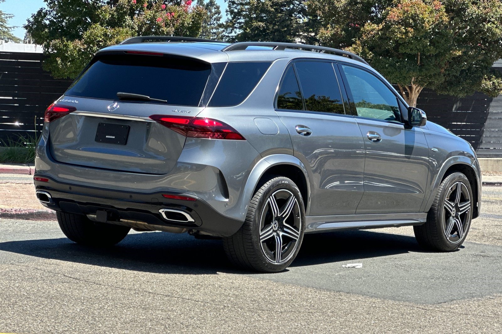 Used 2025 Mercedes-Benz GLE 450e 4MATIC image 9
