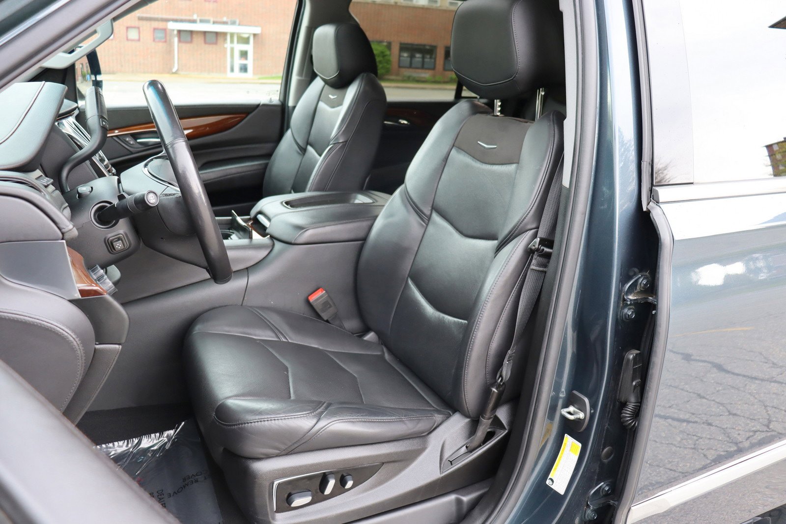 Used 2019 Cadillac Escalade Luxury AWD/4WD image 12