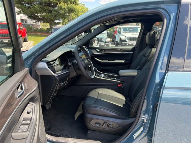 New 2026 Jeep Grand Cherokee Limited AWD/4WD image 16