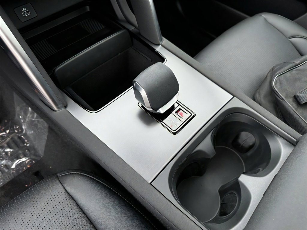 New 2025 Land Rover Discovery Sport S image 12