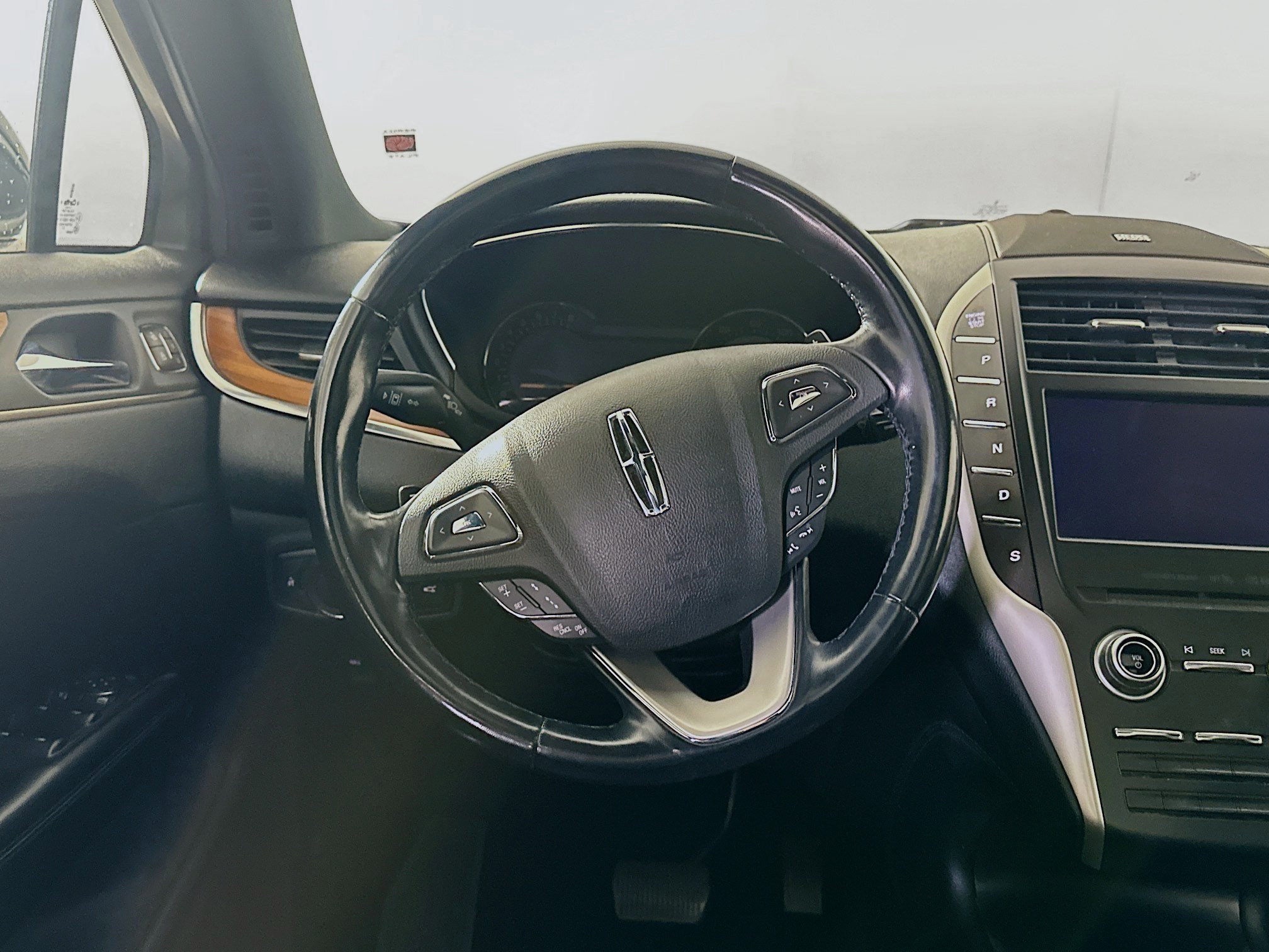 Used 2019 Lincoln MKC Reserve w/ MKC Technology Package FWD image 18