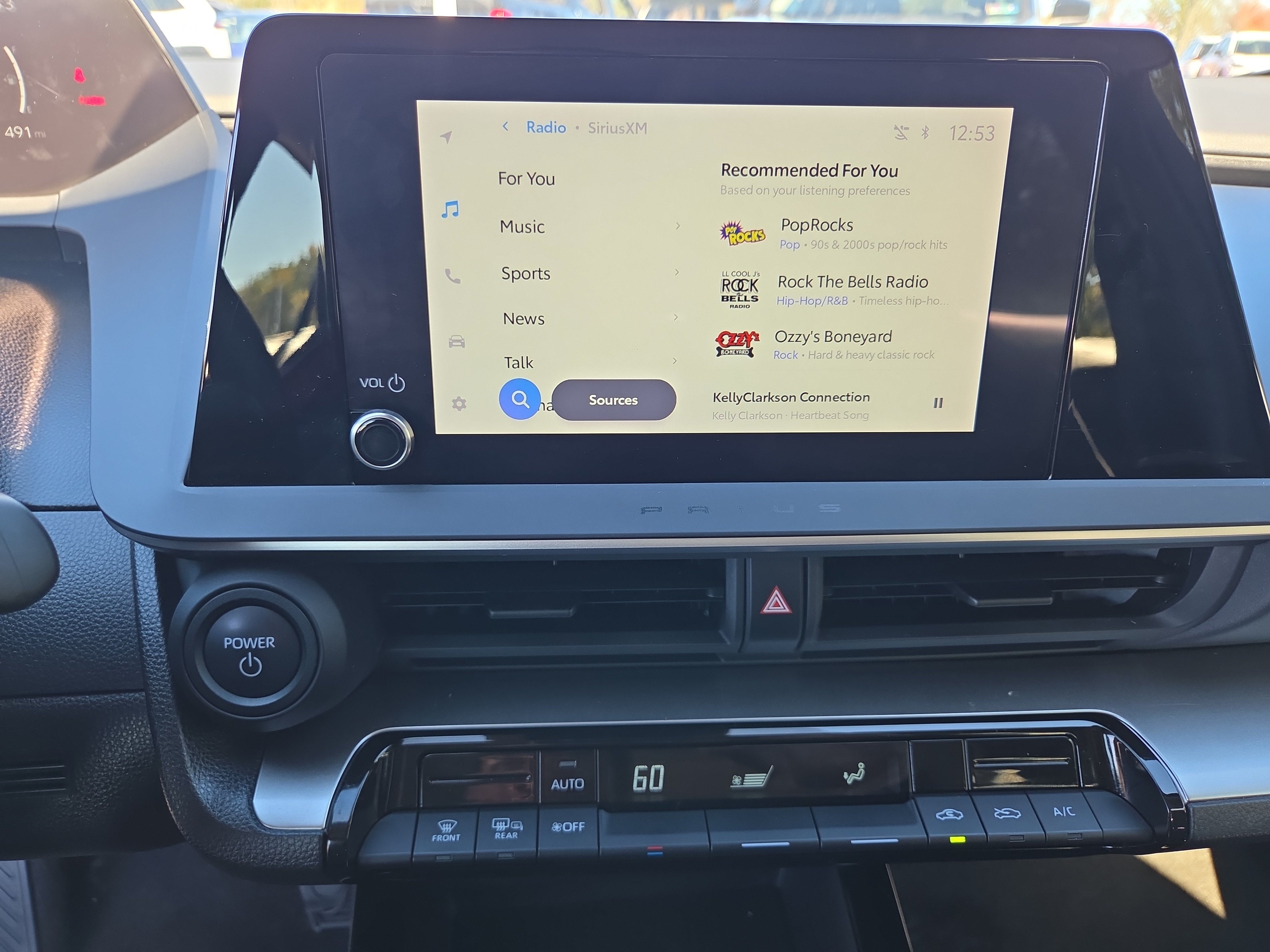 Certified 2025 Toyota Prius LE FWD image 21