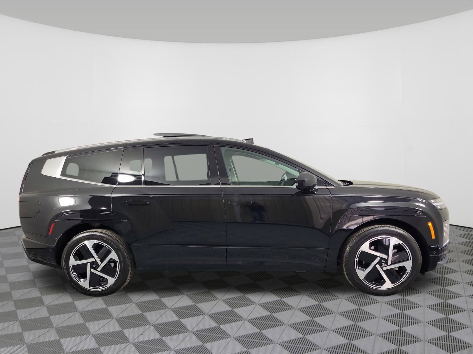 New 2026 Hyundai Ioniq 9 Calligraphy image 2