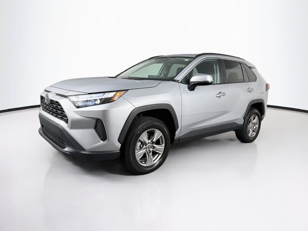 Used 2025 Toyota RAV4 XLE FWD image 3