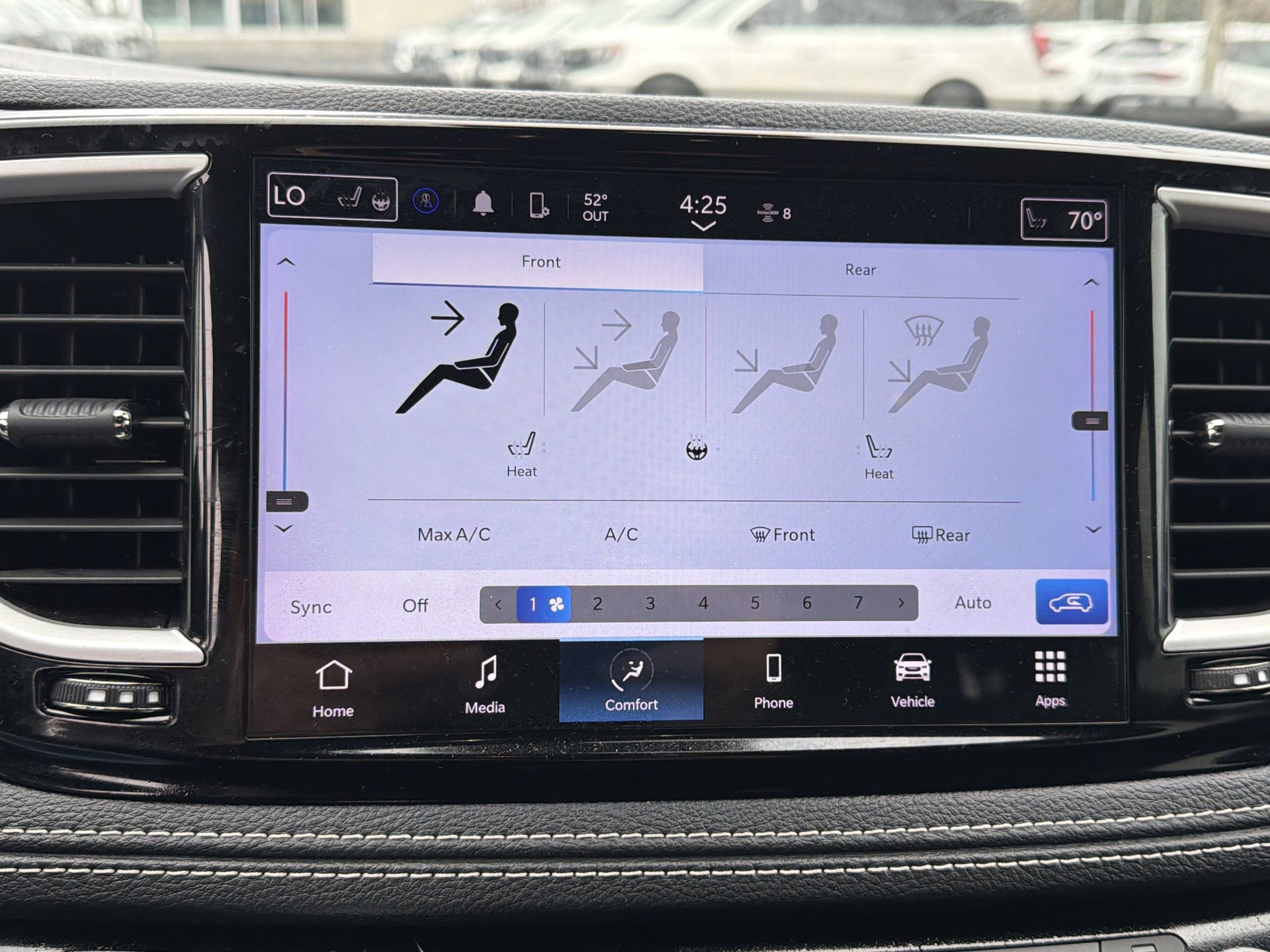 Used 2023 Chrysler Pacifica Touring image 6