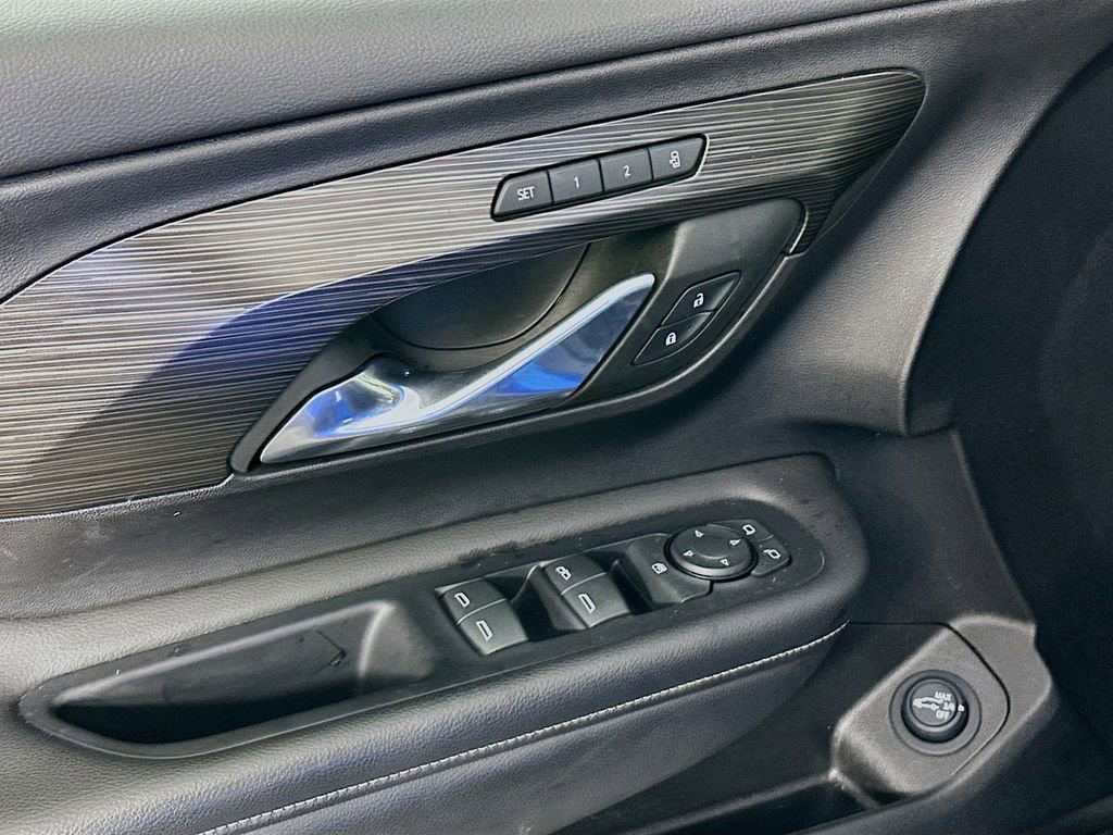 Used 2024 GMC Terrain SLT image 24