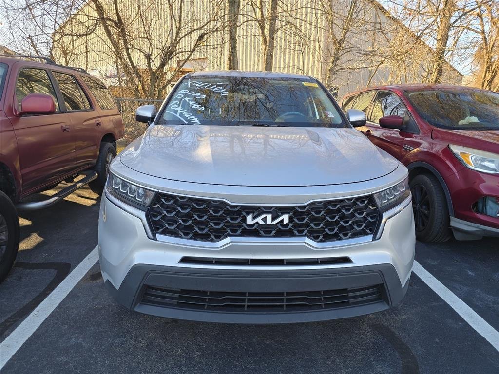 Used 2022 Kia Sorento LX image 2