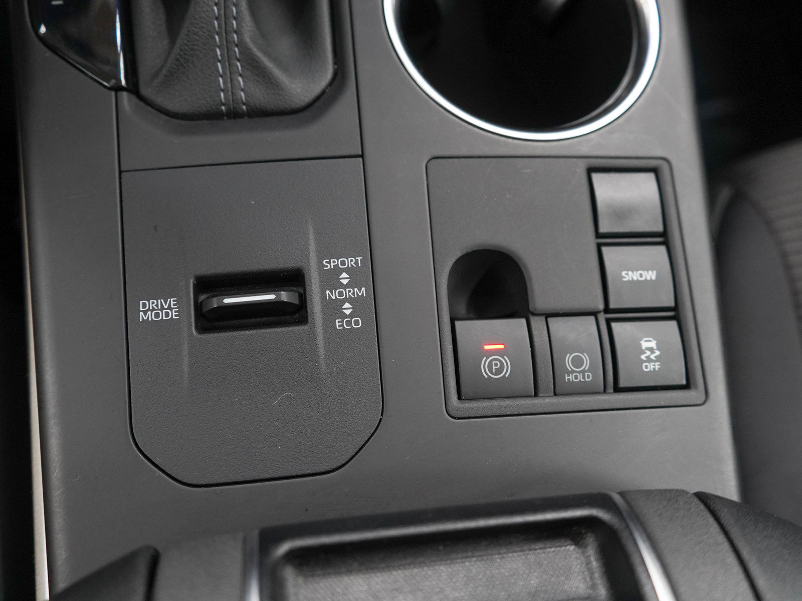 Used 2024 Toyota Highlander LE FWD image 24