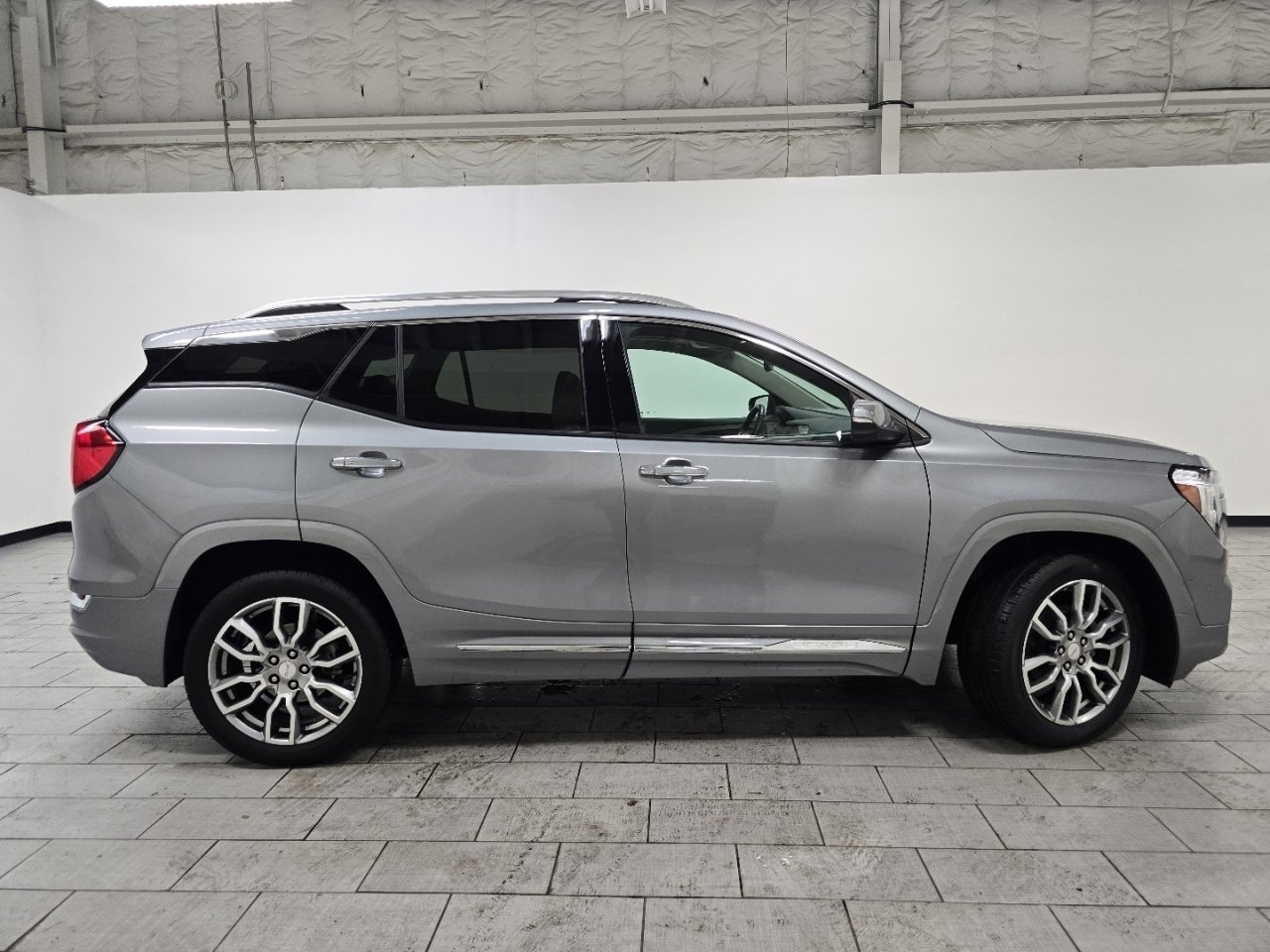 Used 2024 GMC Terrain Denali w/ Denali Premium Package image 19