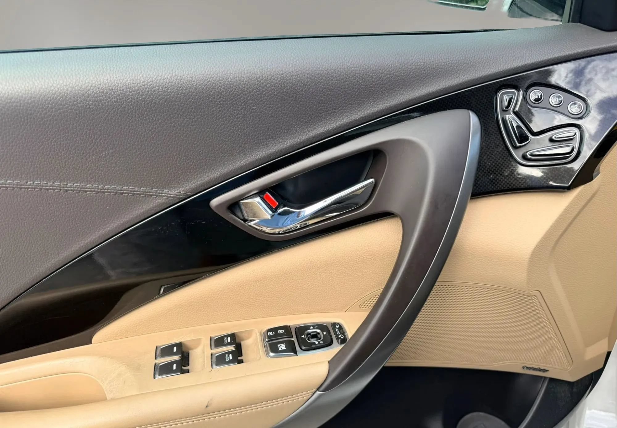 Used 2017 Hyundai Azera FWD image 9