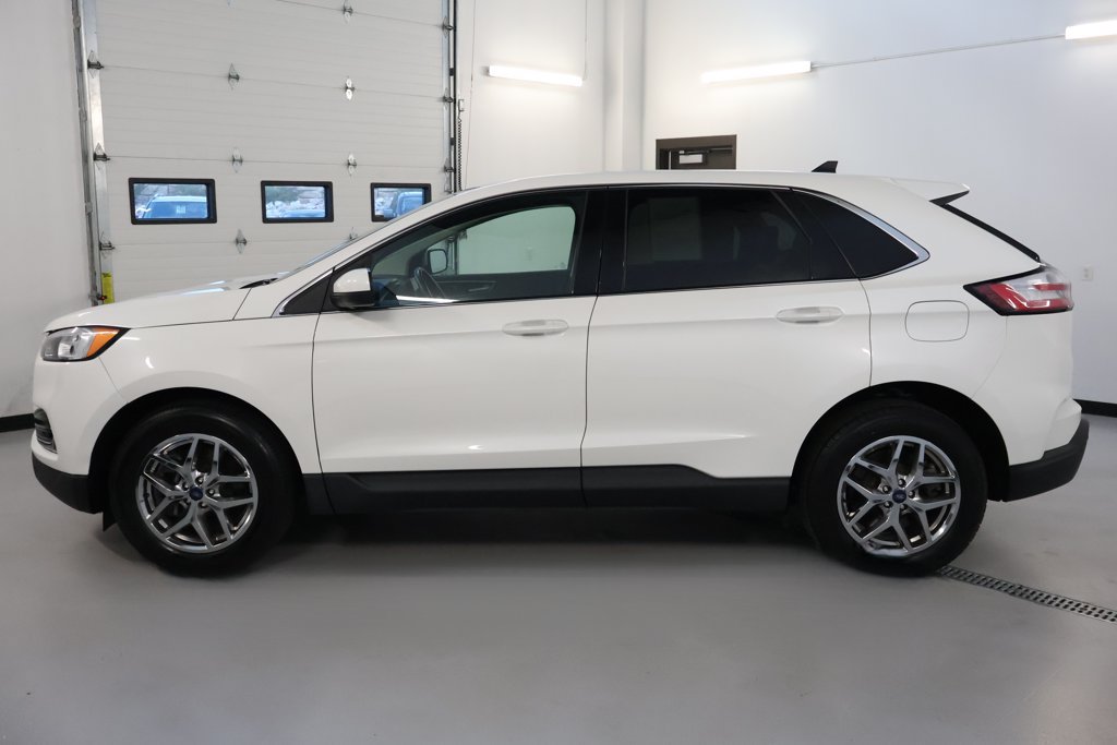 Used 2021 Ford Edge SEL w/ Convenience Package AWD/4WD image 4