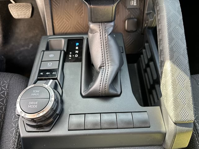 Used 2025 Toyota 4Runner SR5 AWD/4WD image 31