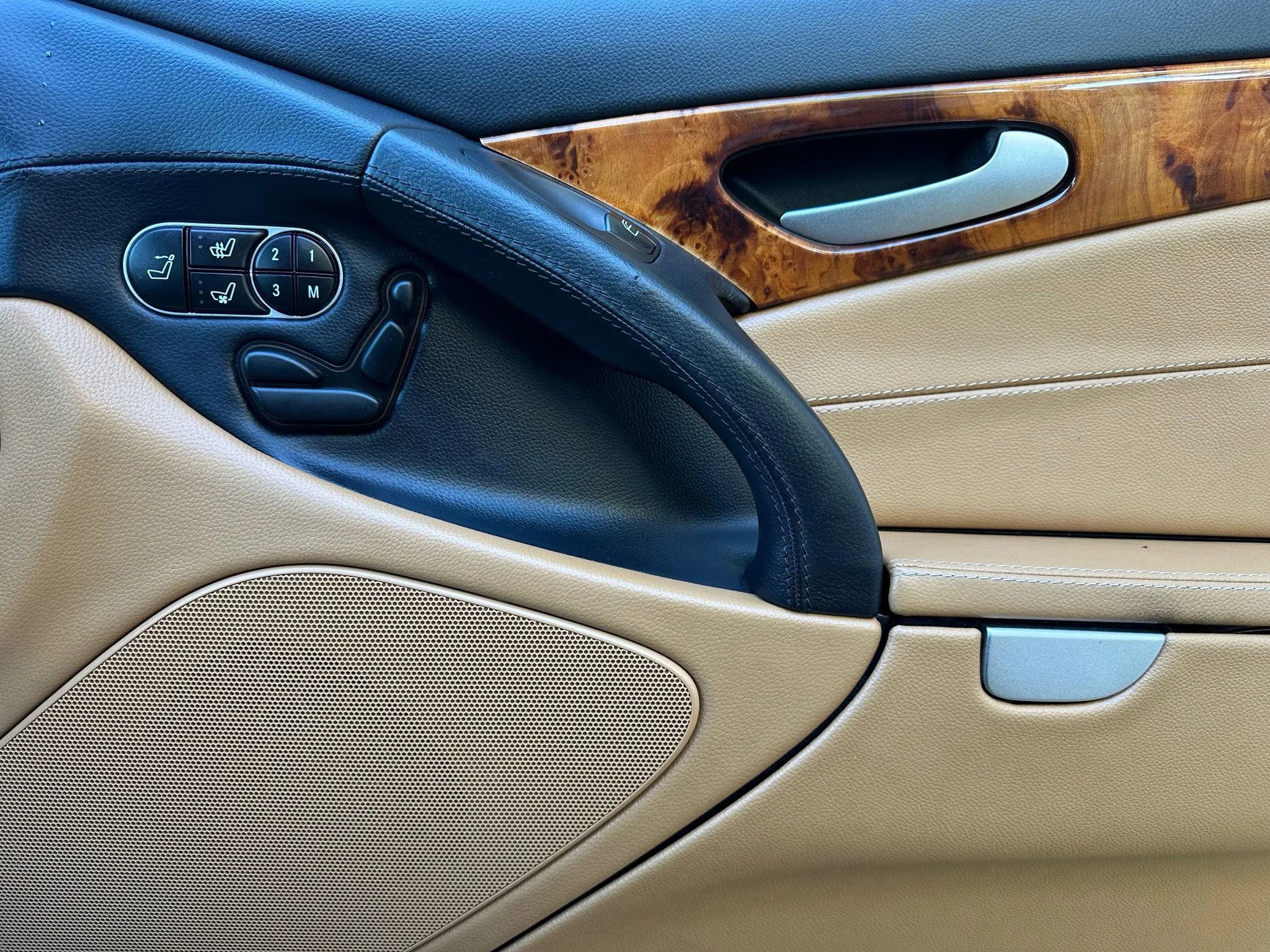 Used 2011 Mercedes-Benz SL 550 image 11