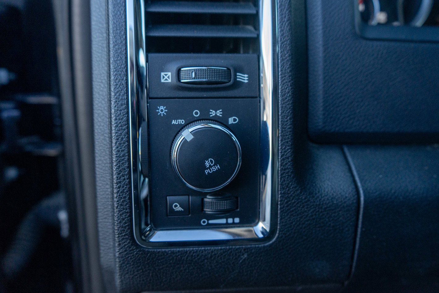 Used 2016 RAM 1500 Laramie w/ Convenience Group image 15