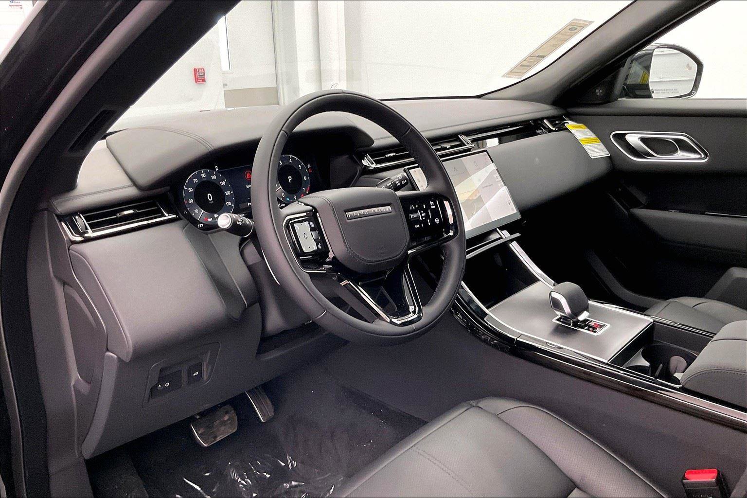 New 2026 Land Rover Range Rover Velar Dynamic SE image 3