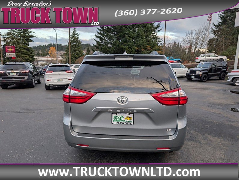 Used 2020 Toyota Sienna LE image 5