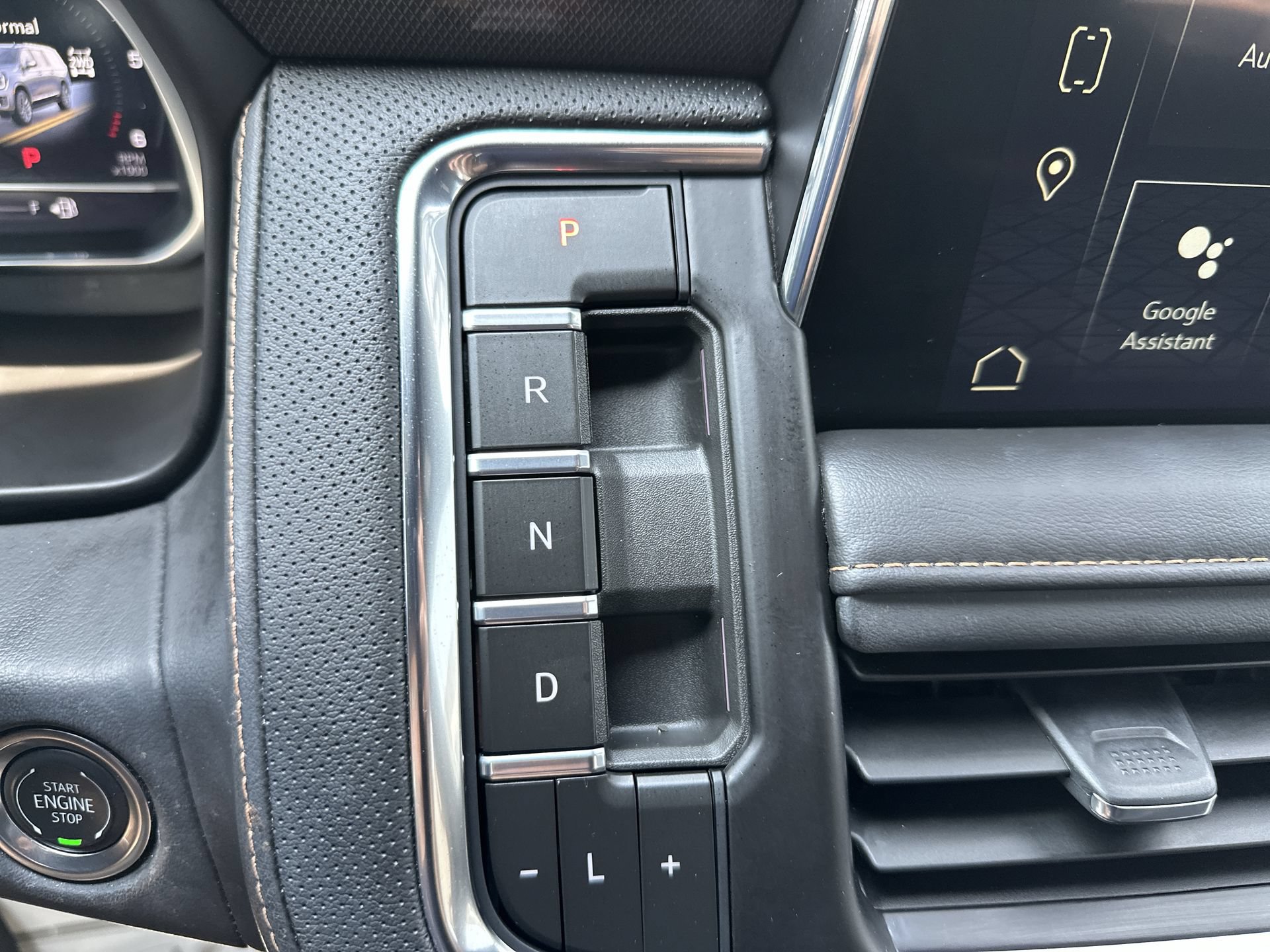 Used 2024 GMC Yukon AT4 w/ Technology Package AWD/4WD image 20