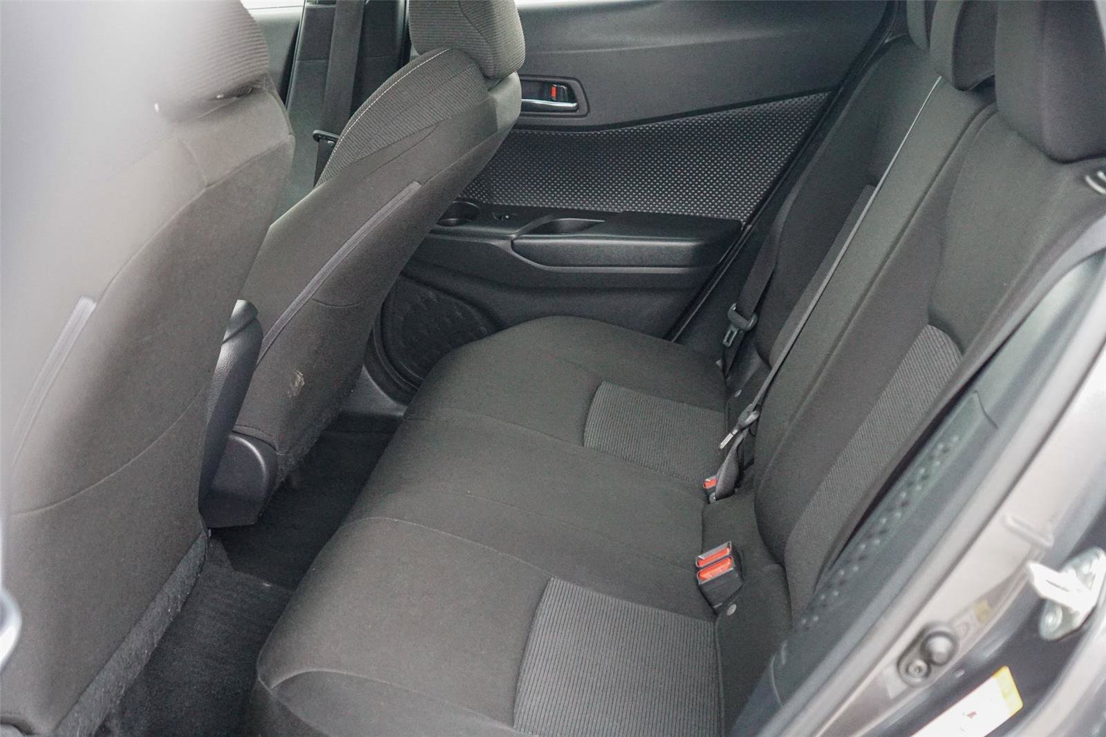 Used 2019 Toyota C-HR XLE FWD image 23