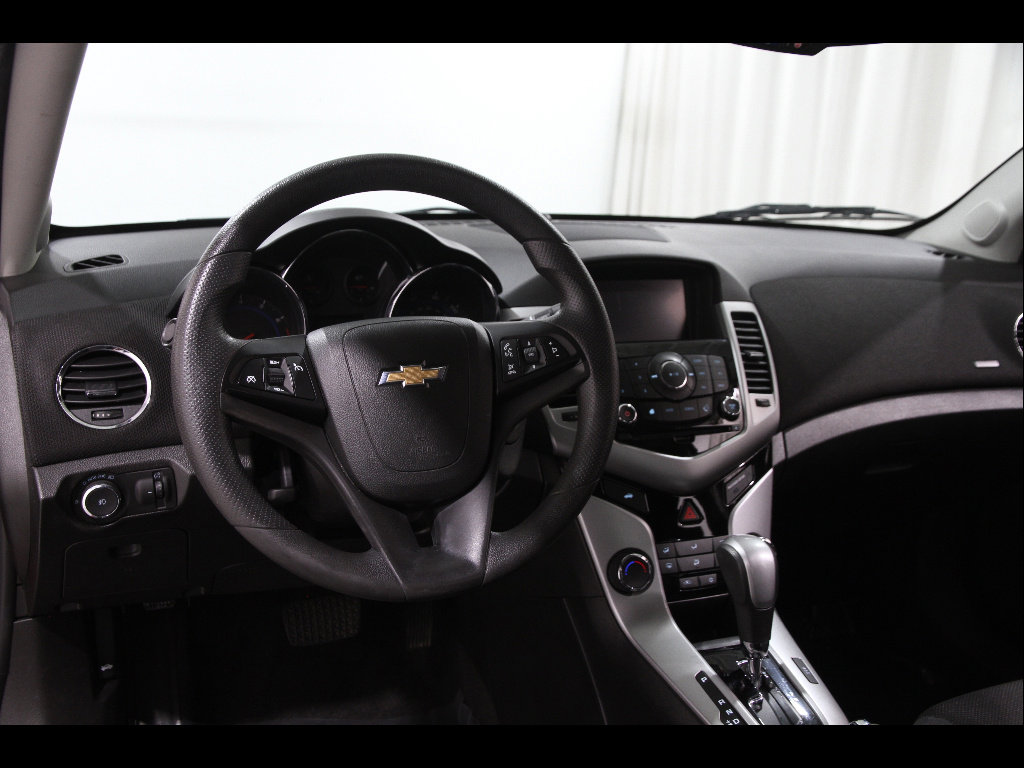 Used 2015 Chevrolet Cruze LT FWD image 6