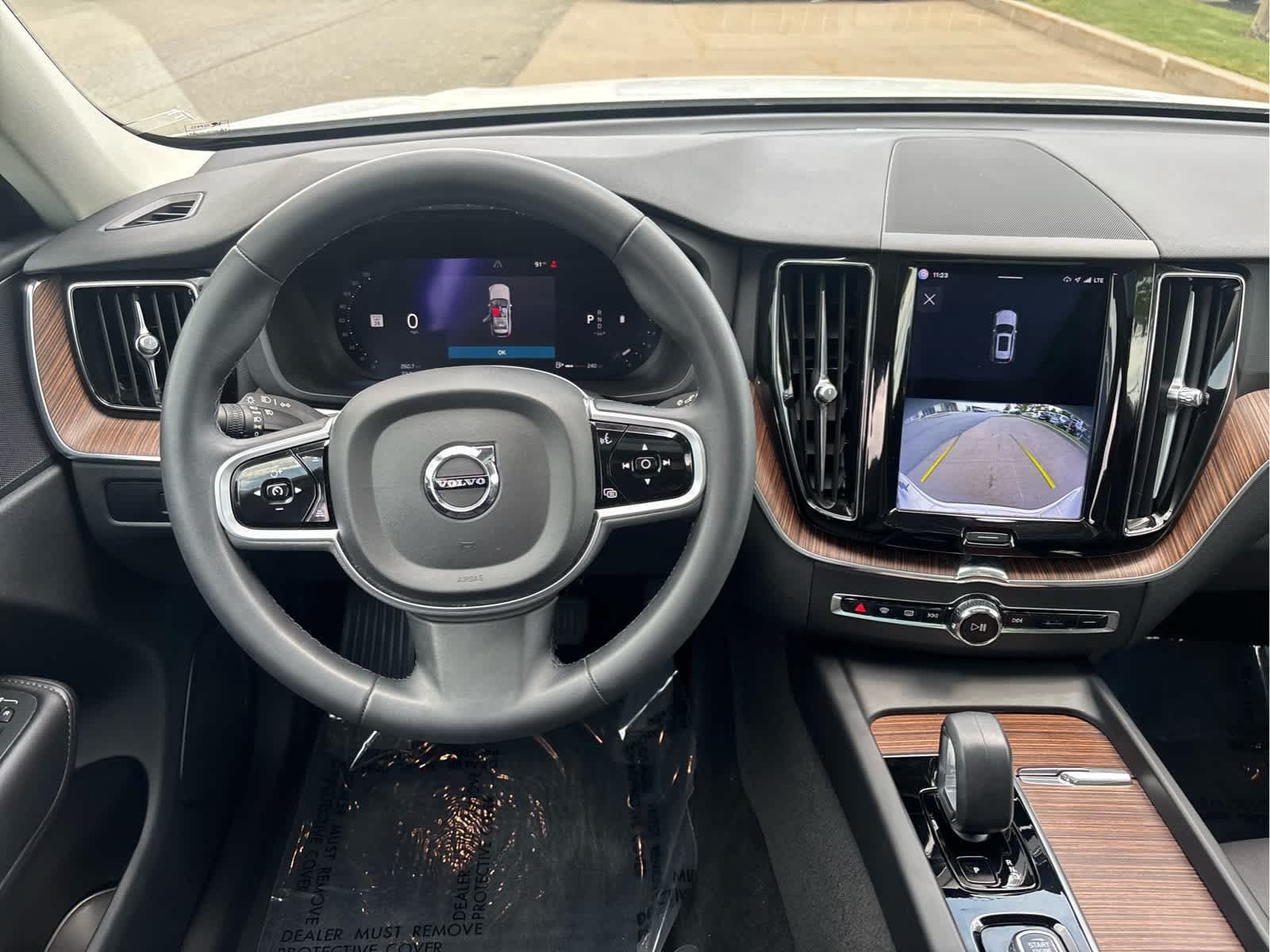 Used 2023 Volvo XC60 B5 Plus w/ Climate Package AWD/4WD image 13