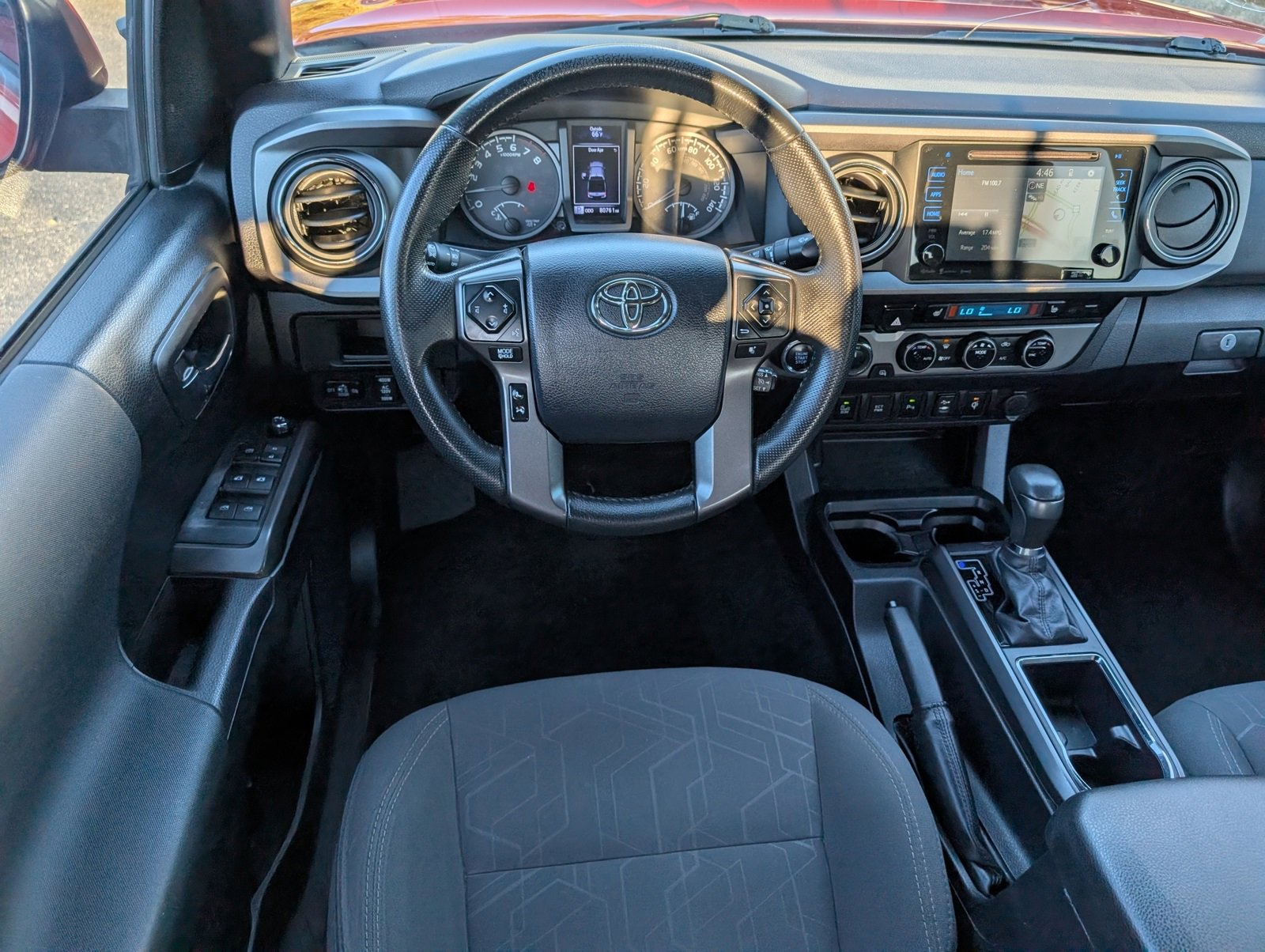 Used 2017 Toyota Tacoma TRD Sport image 3