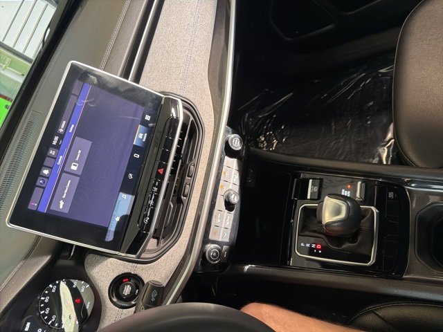 Used 2024 Jeep Compass Latitude w/ Sun and Sound Group image 32