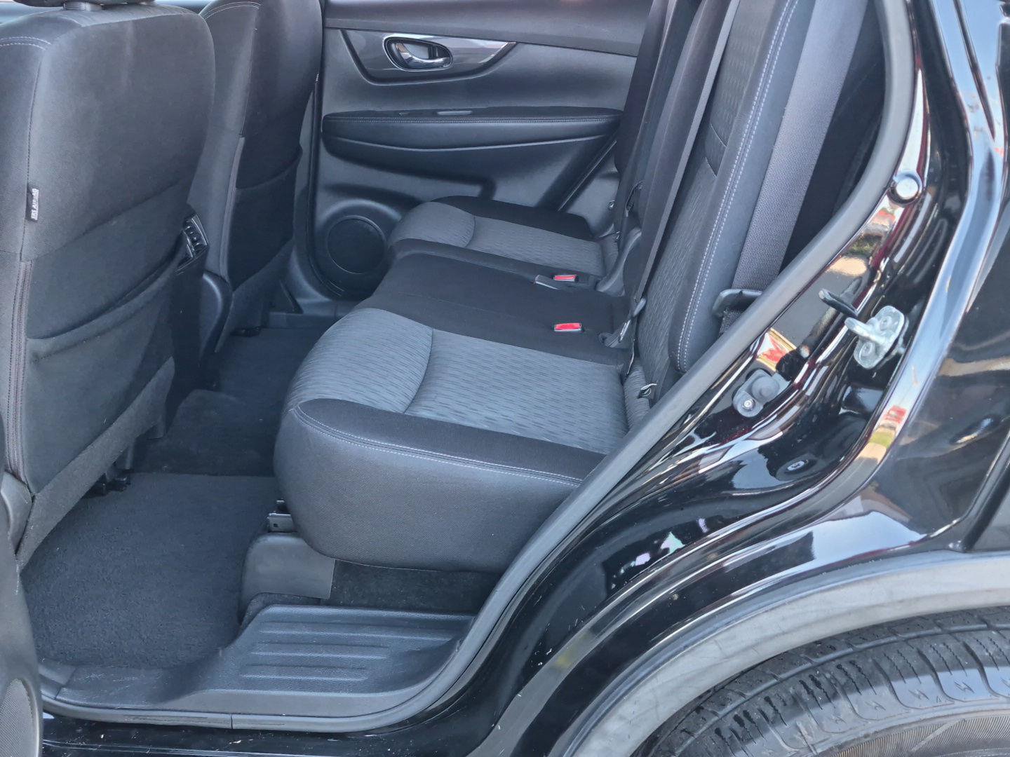 Used 2018 Nissan Rogue S FWD image 20