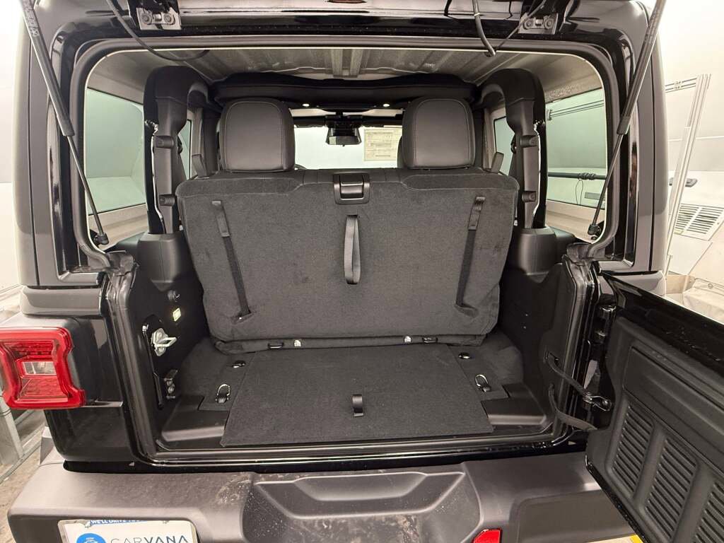 New 2025 Jeep Wrangler Rubicon w/ Convenience Group image 23