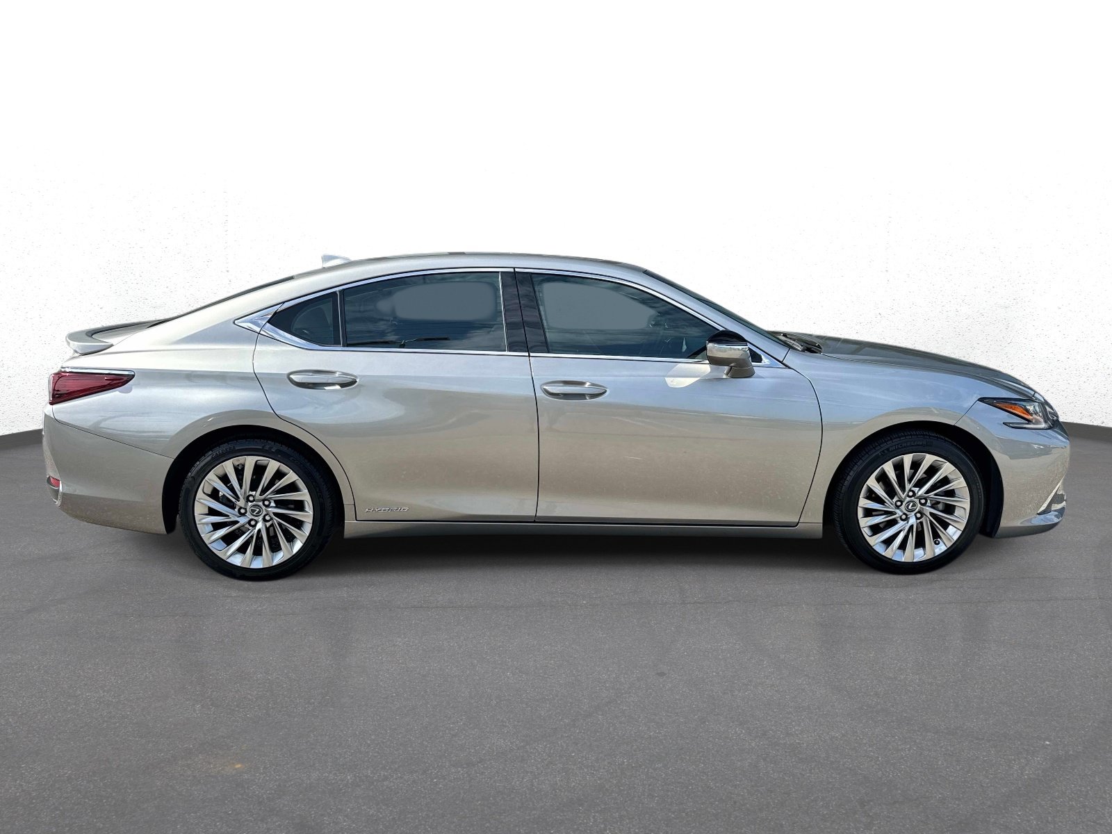 Used 2021 Lexus ES 300h Ultra Luxury w/ Accessory Package 2 FWD image 2