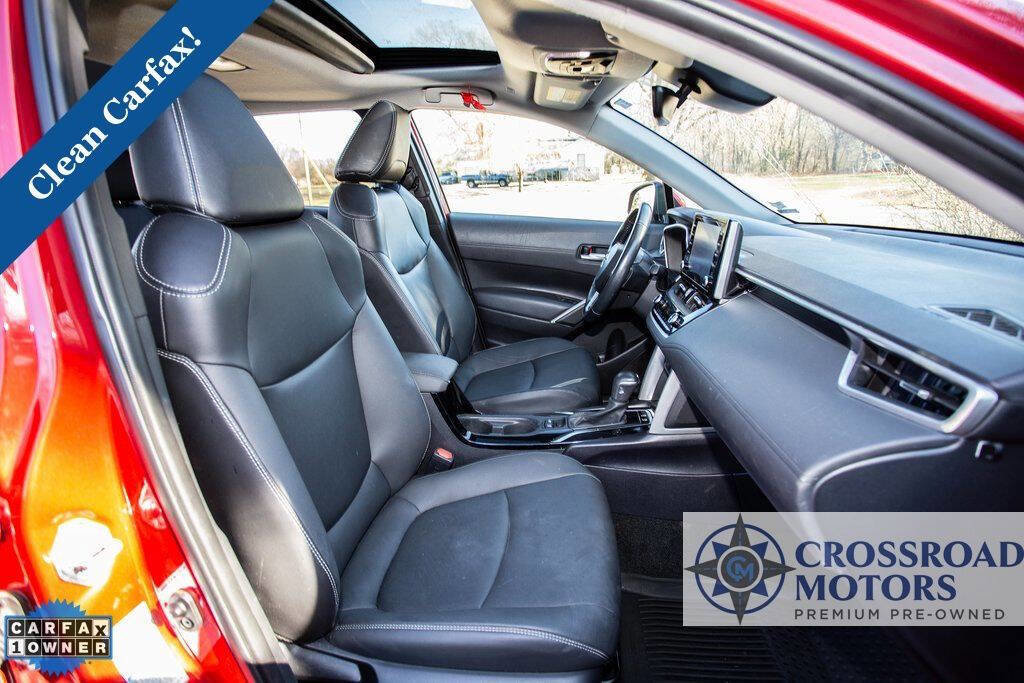 Used 2022 Toyota Corolla Cross XLE w/ Convenience Package image 26