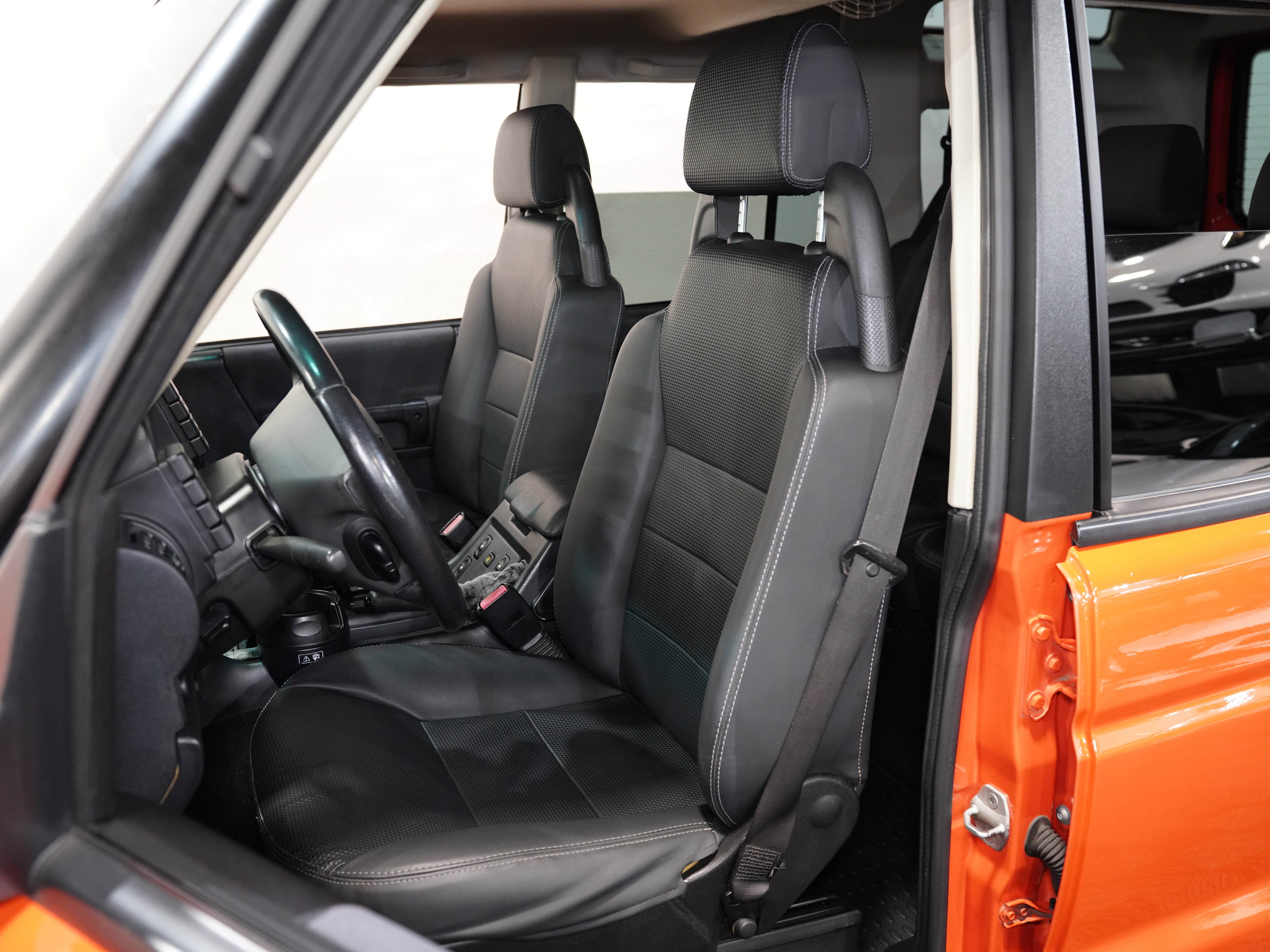 Used 2003 Land Rover Discovery S image 32