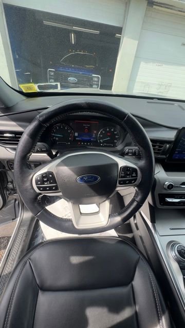 Certified 2022 Ford Explorer XLT w/ Equipment Group 202A AWD/4WD image 11