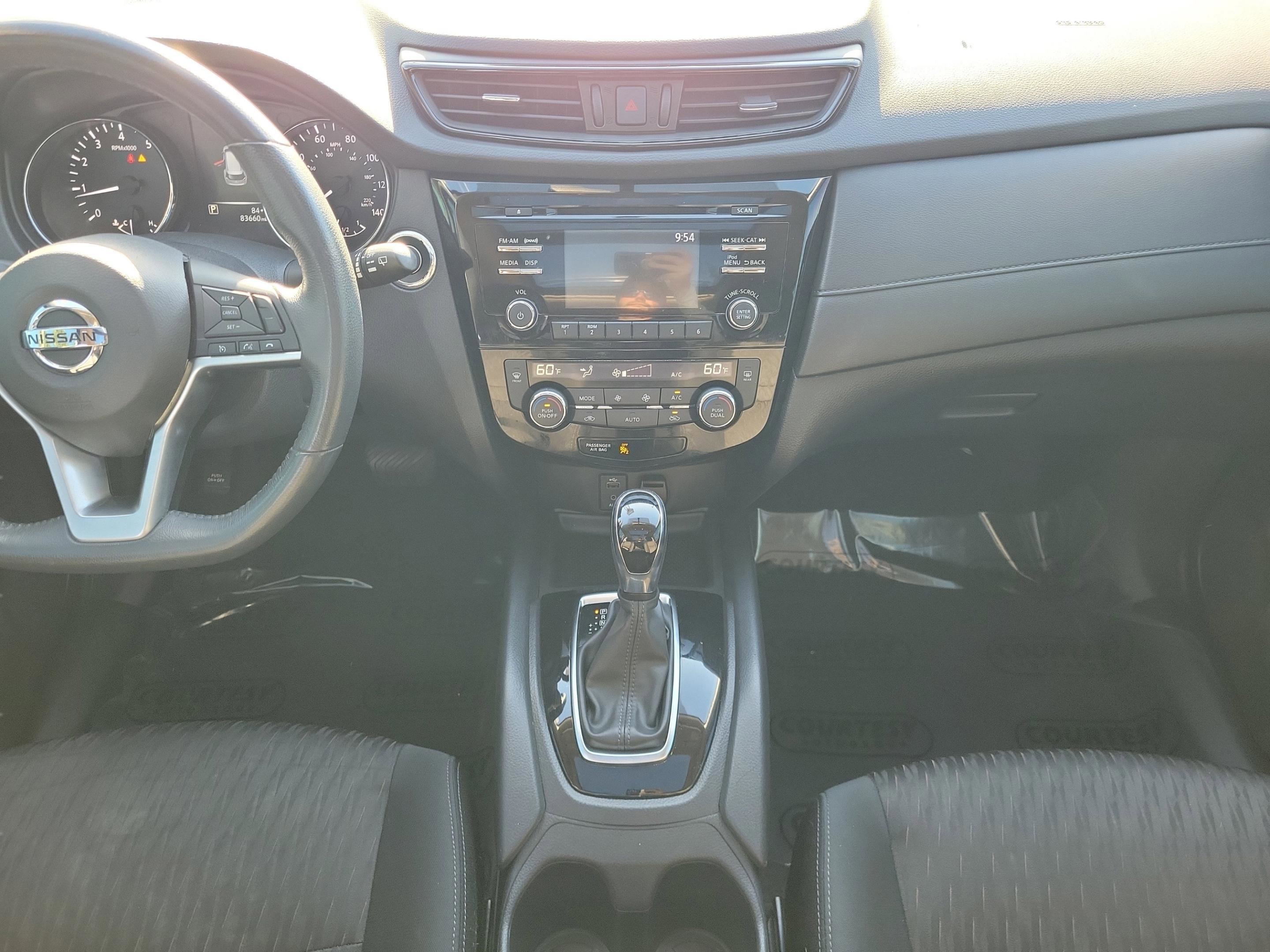 Certified 2017 Nissan Rogue SV image 18
