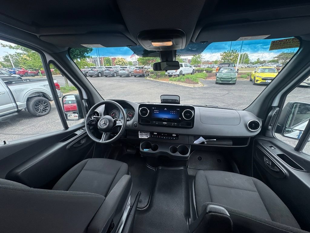 Used 2025 Mercedes-Benz Sprinter 2500 image 15