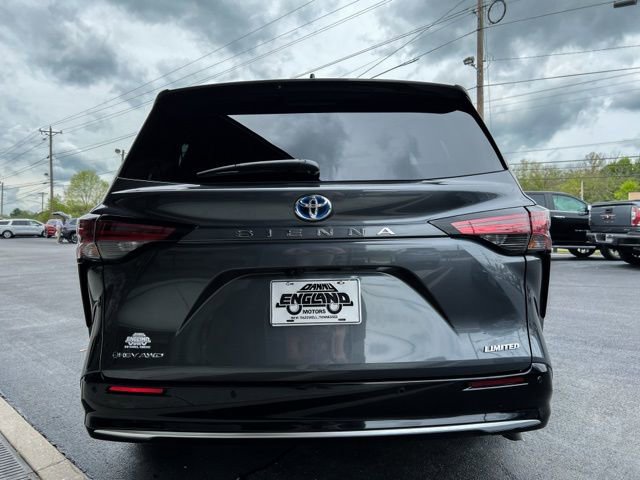 Used 2025 Toyota Sienna Limited image 38