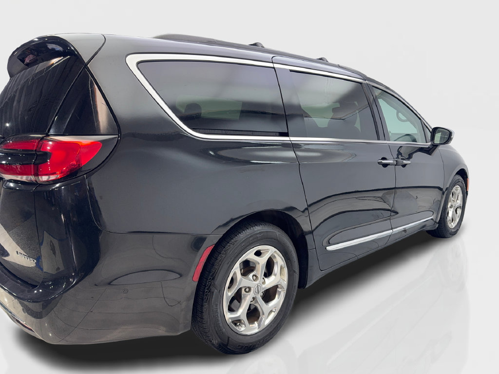 Used 2022 Chrysler Pacifica Limited FWD image 15