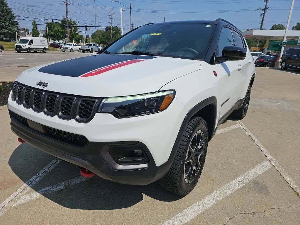 Certified 2025 Jeep Compass Trailhawk w/ Trailhawk Elite Group AWD/4WD image 9