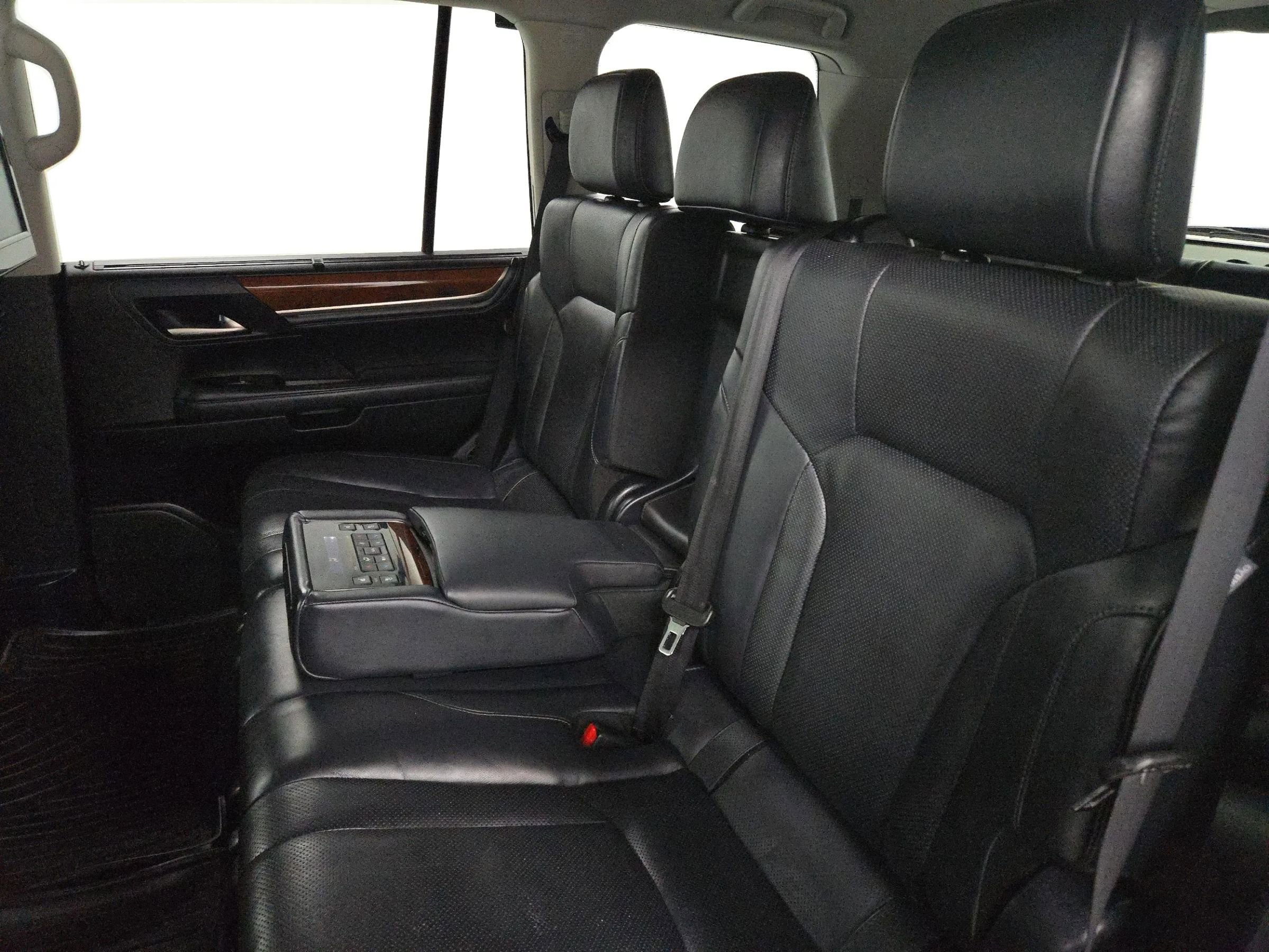 Used 2018 Lexus LX 570 4WD image 17