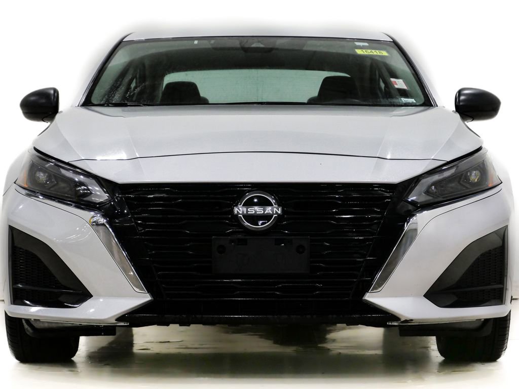 Used 2024 Nissan Altima 2.5 SV image 2