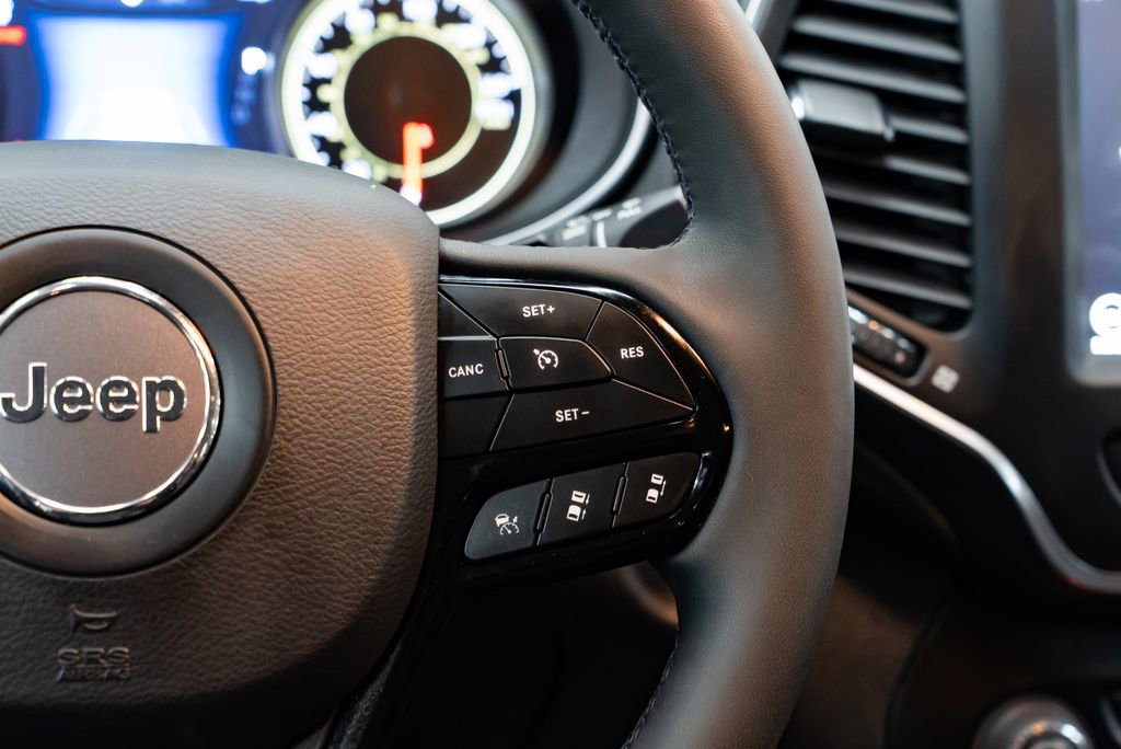 Used 2023 Jeep Cherokee Altitude Lux AWD/4WD image 16