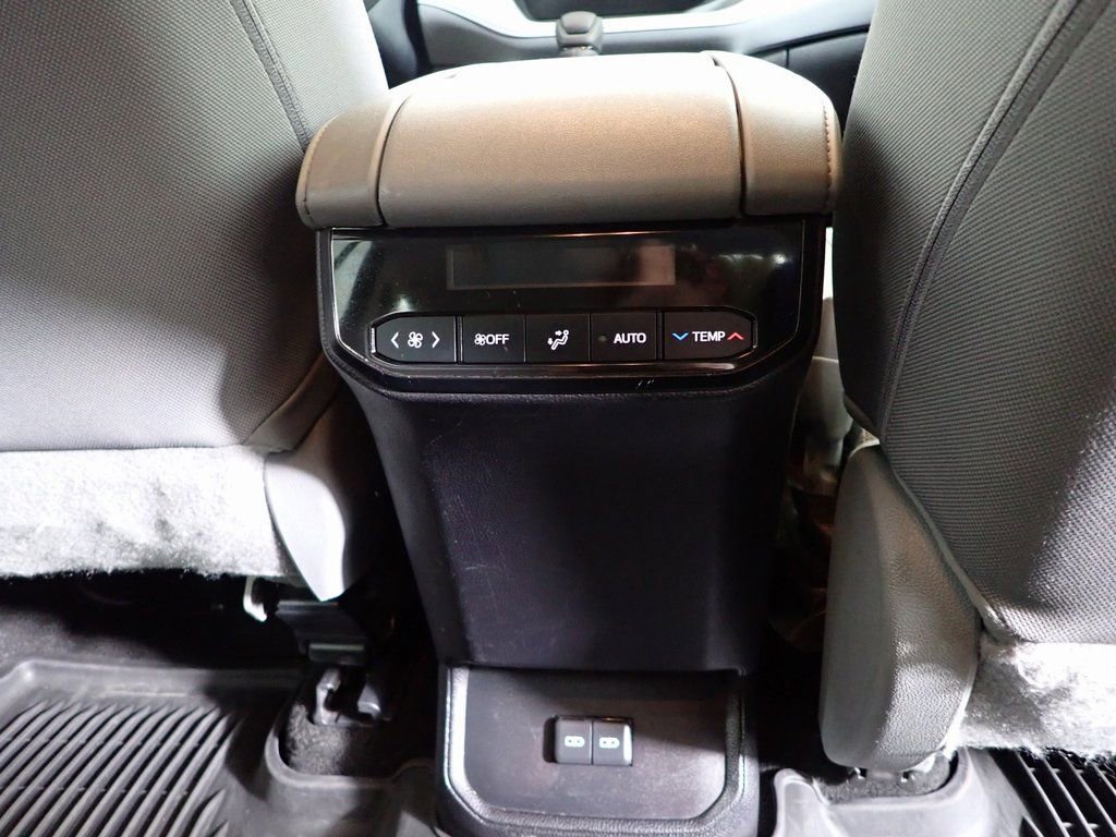 Used 2023 Toyota Highlander L image 31