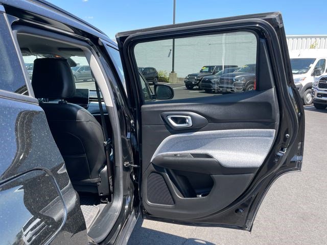 Used 2022 Jeep Compass Latitude w/ Convenience Group AWD/4WD image 16