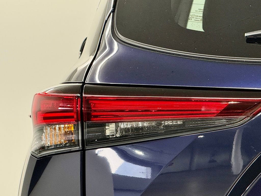 Used 2026 Toyota Highlander Platinum image 11