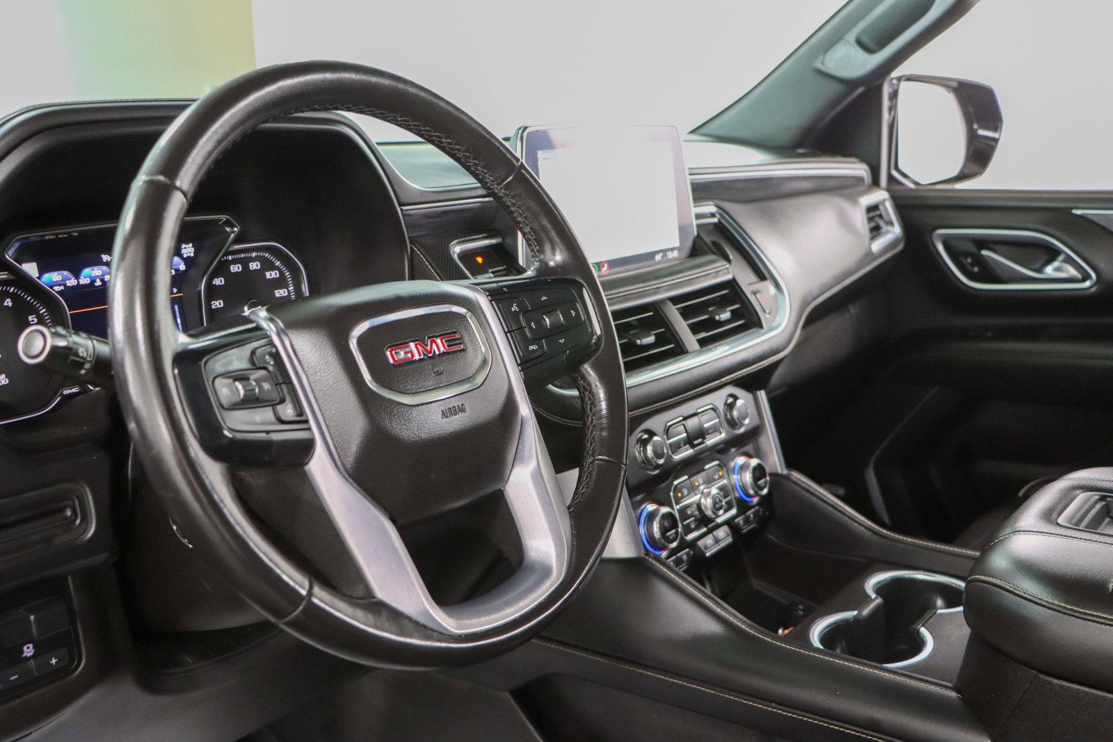 Used 2021 GMC Yukon SLT w/ SLT Luxury Plus Package image 27