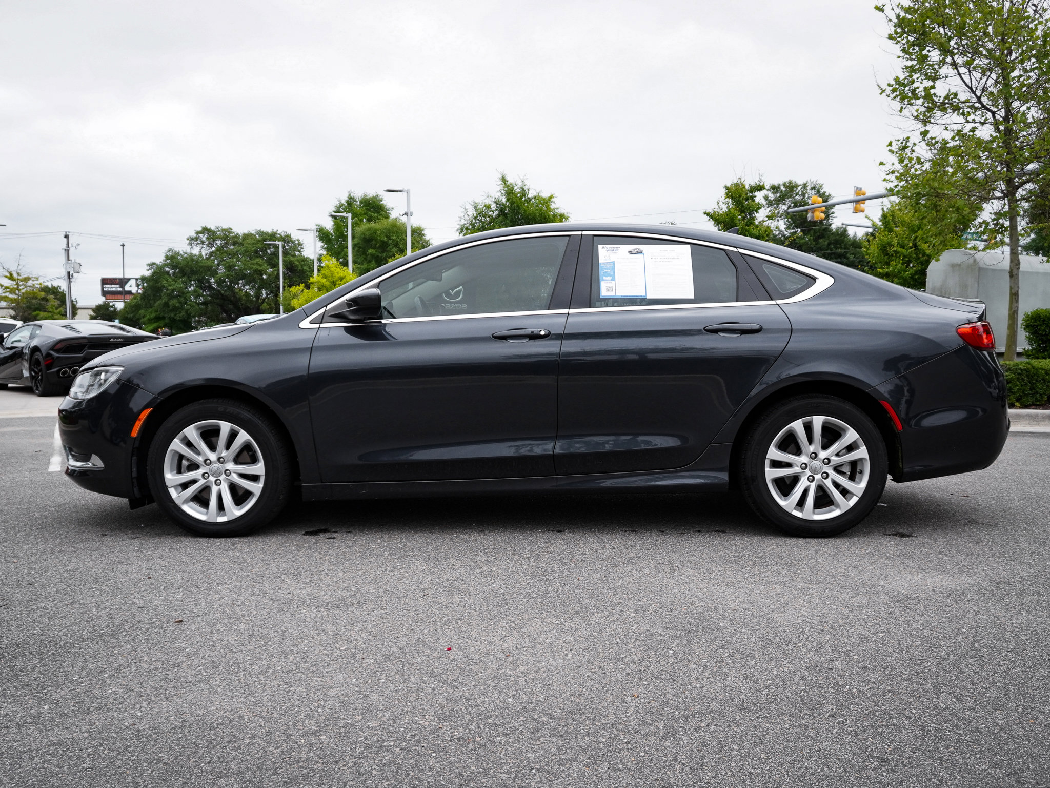 Used 2017 Chrysler 200 Limited Platinum FWD image 8