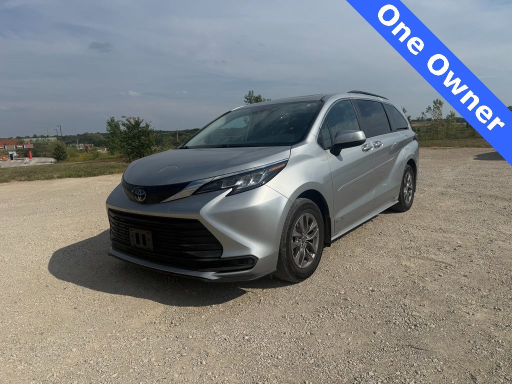 Used 2021 Toyota Sienna LE w/ LE Plus Package
