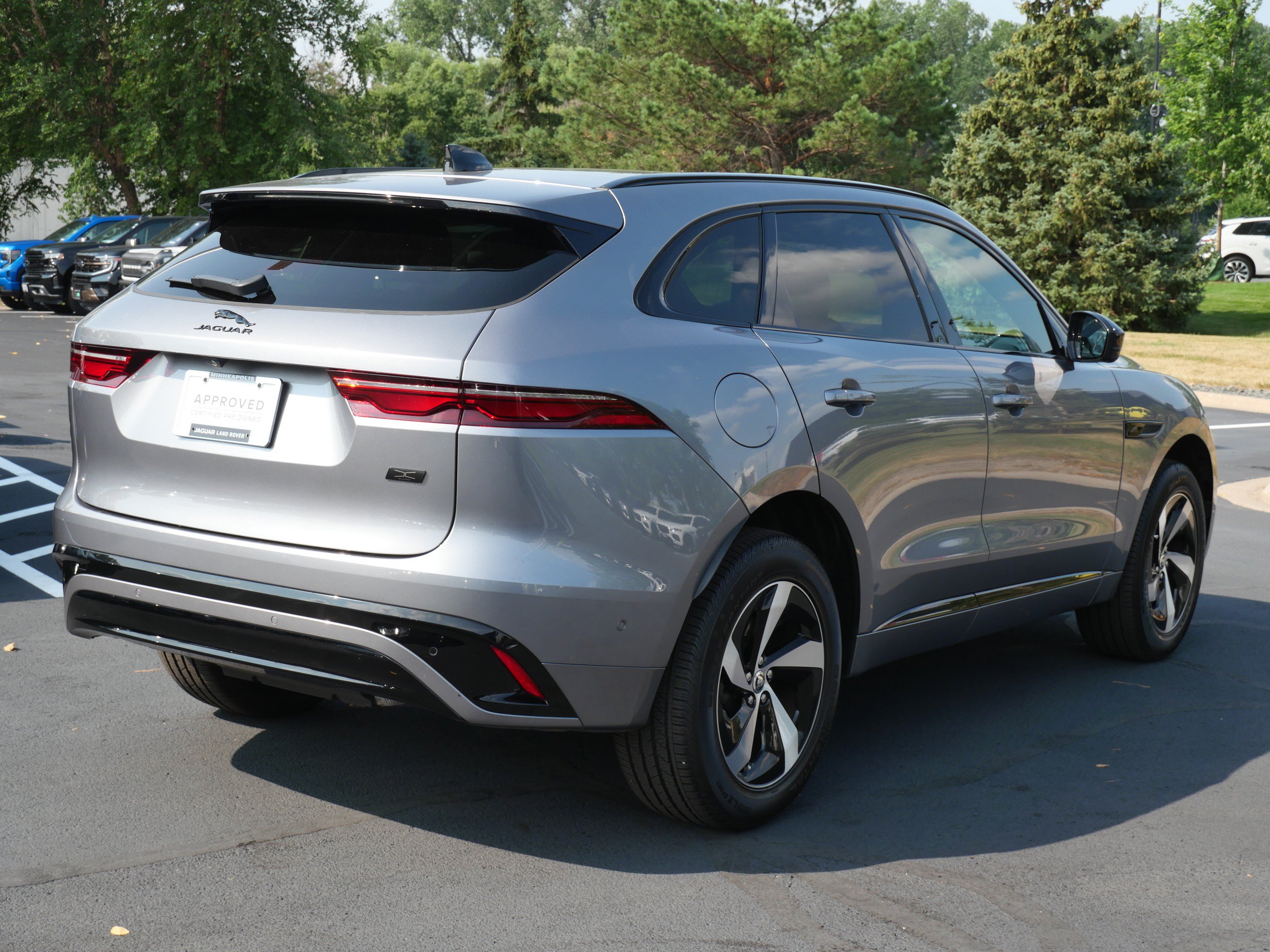 Certified 2026 Jaguar F-PACE R-Dynamic S AWD/4WD image 5